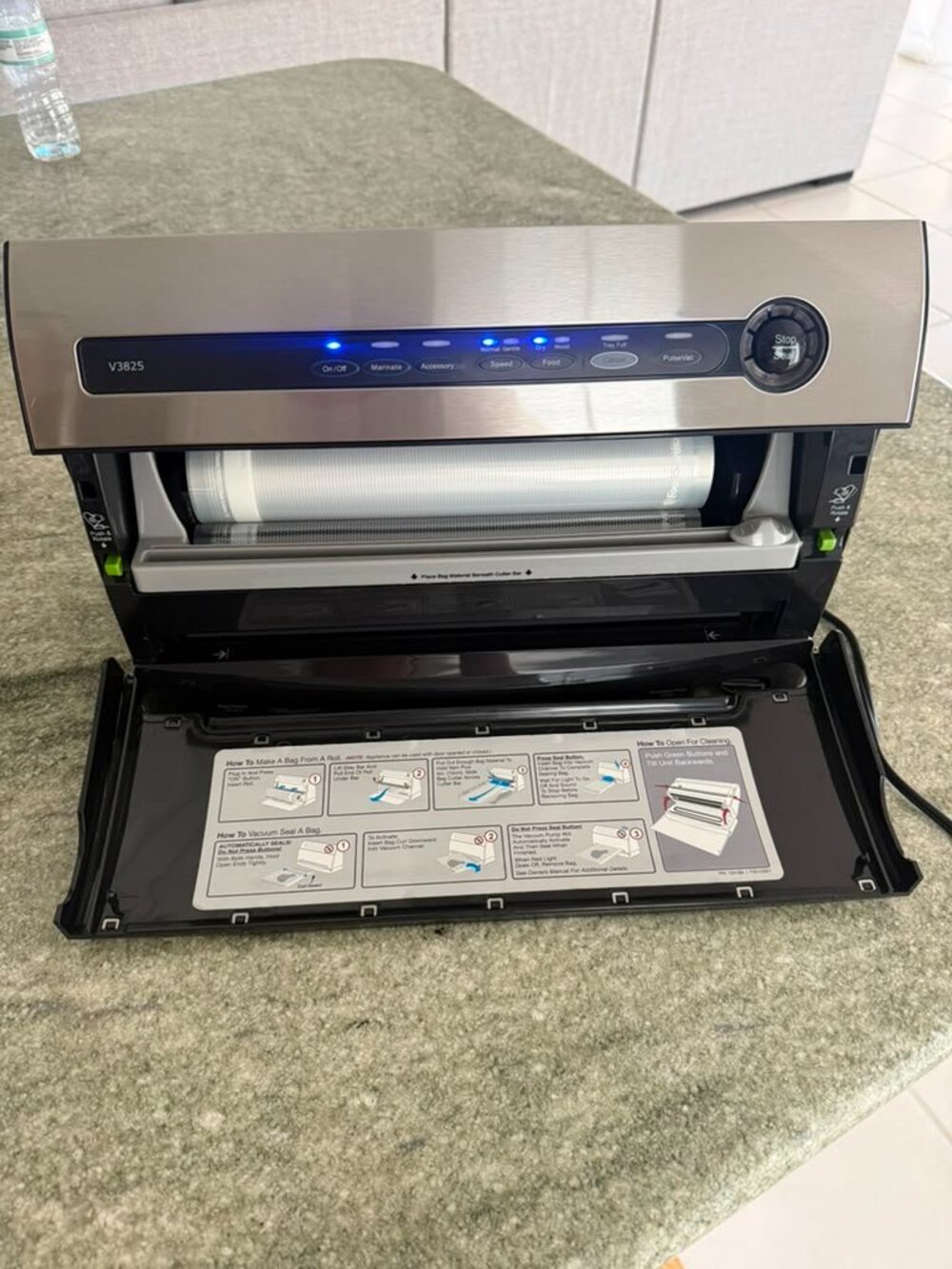 FoodSaver V3825 Vacuum Sealer + NEW Unopened FoodSaver Bags Bundle - Picture 3 of 7
